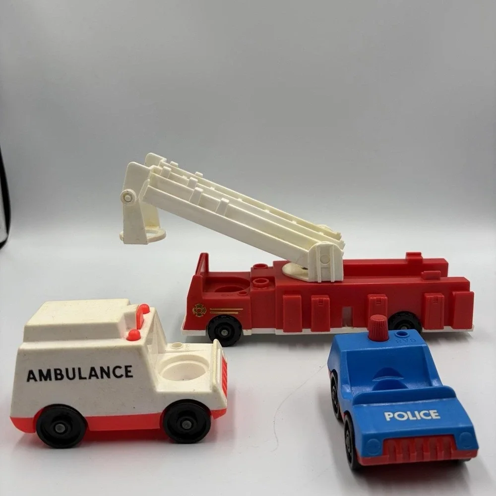 Fisher Price Little‎ People Lot 3 Emergency Vehicles Police Ambulance Fire Truck